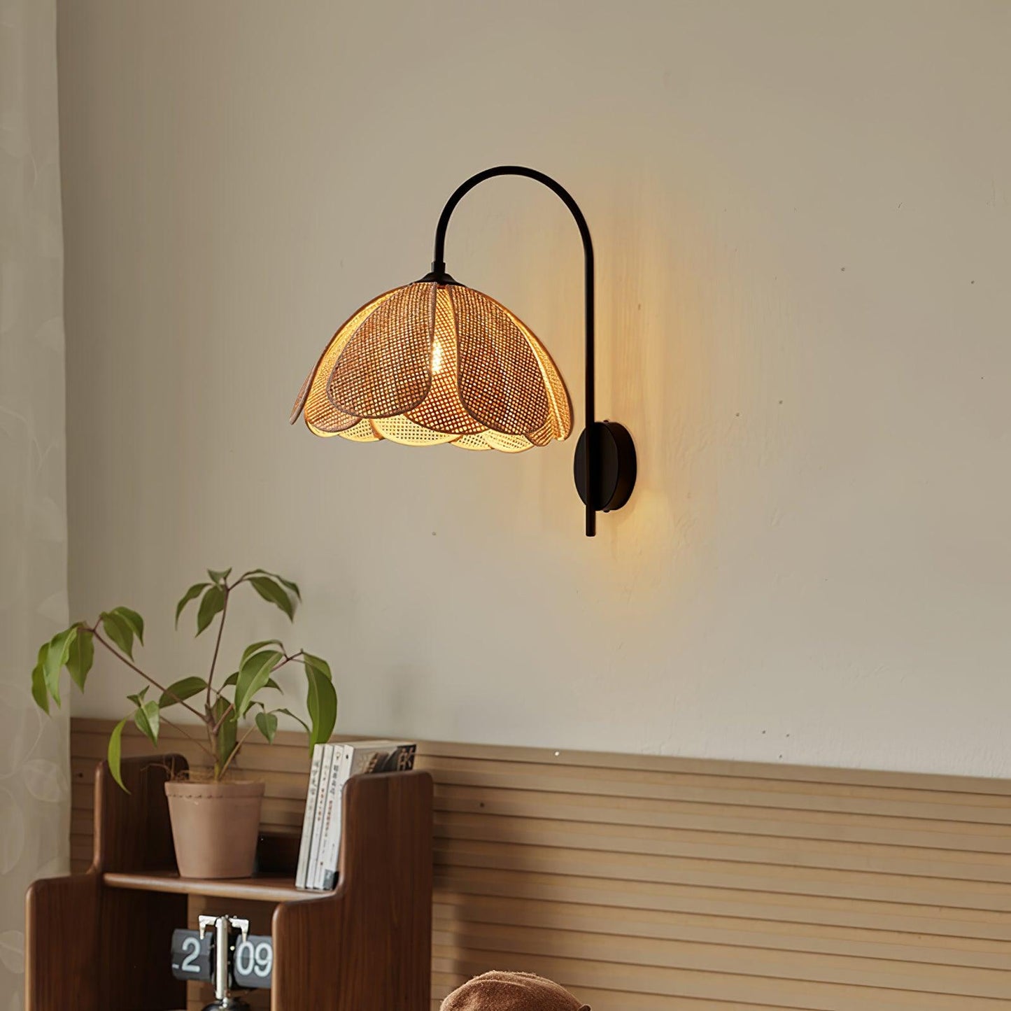 Rattan Petal Wall Lamp