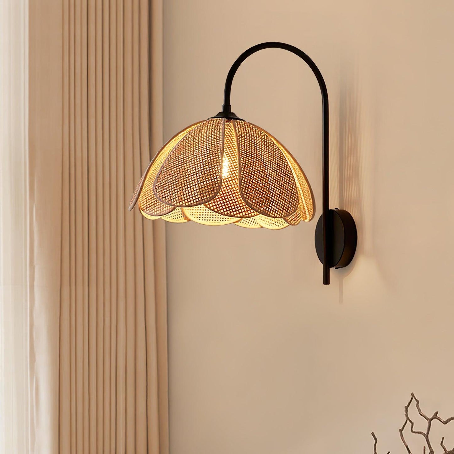 Rattan Petal Wall Lamp