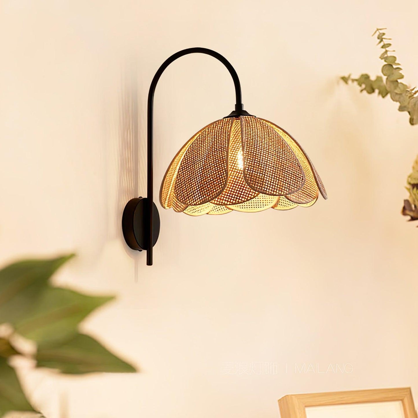 Rattan Petal Wall Lamp