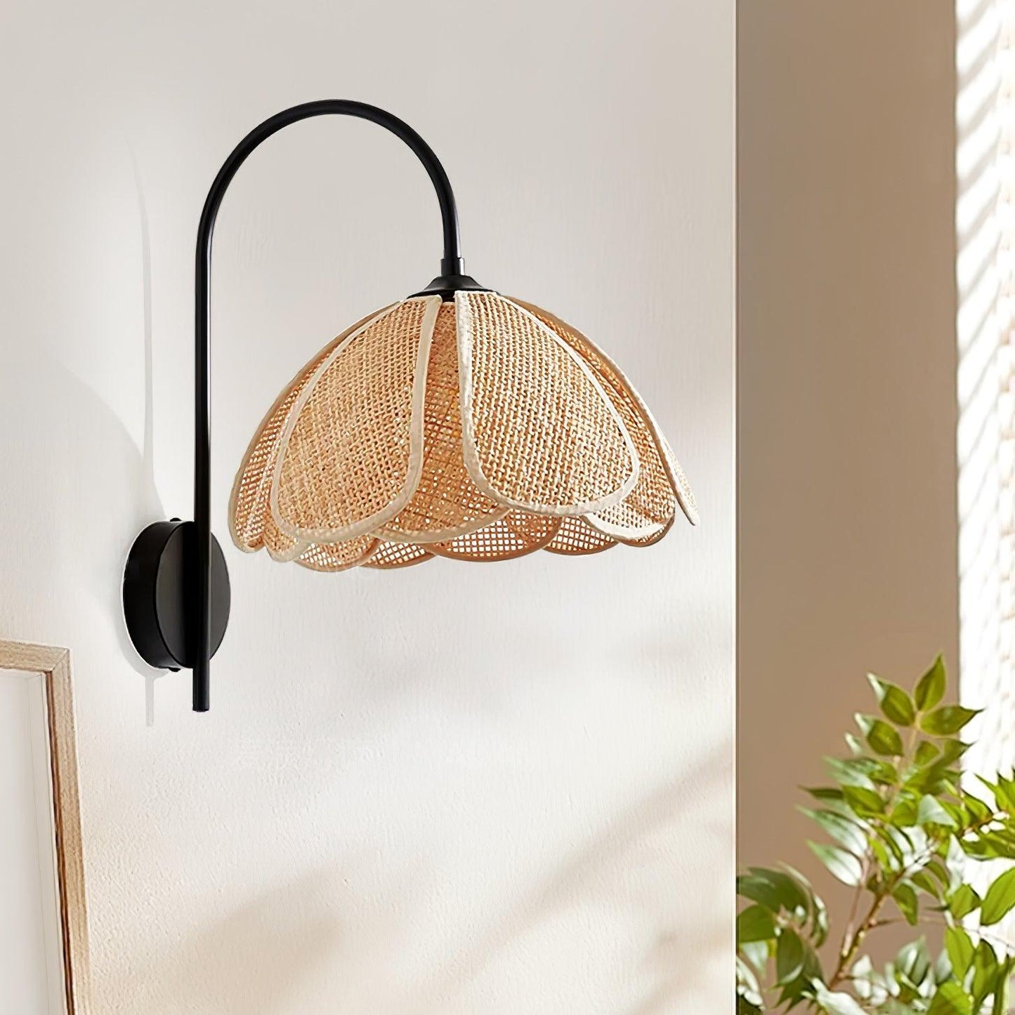 Rattan Petal Wall Lamp