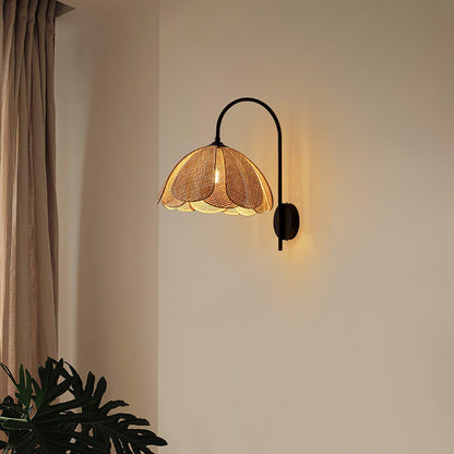 Rattan Petal Wall Lamp